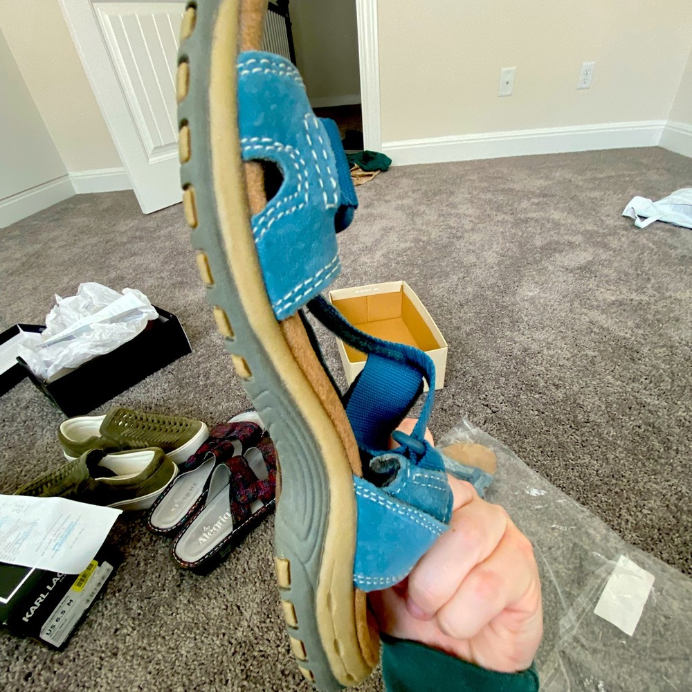 Sandals - Picture 2 of 4